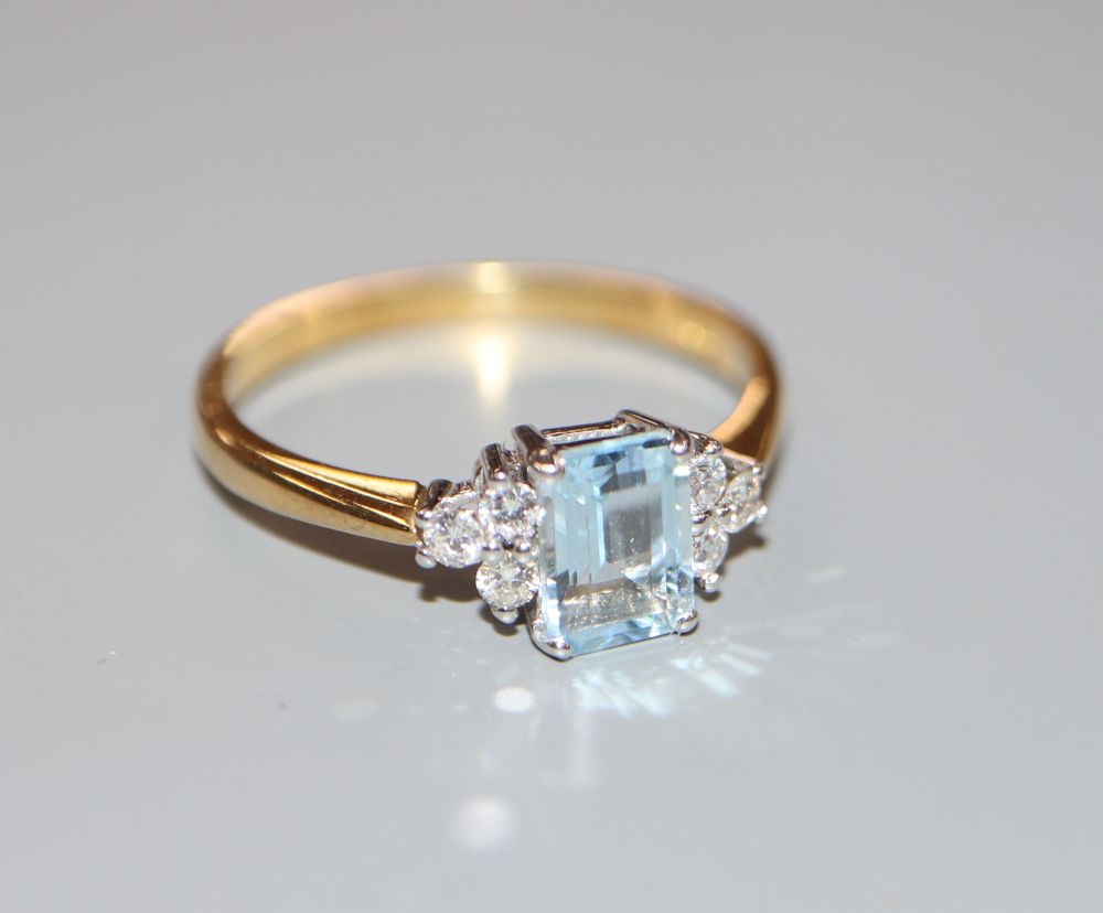A modern 18ct gold aquamarine and diamond set dress ring, size R, gross 3.4 grams.